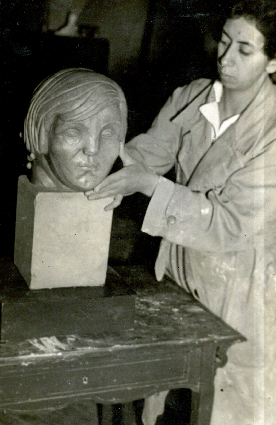 Elizabeth Grose (doctora en Microbiología de la Universidad de Columbia, lugar en donde conoció a Mario Laserna. Fundadora de la Escuela de Bacteriología, trabajó con la Universidad por 44 años). Foto: Historia de la U. de los Andes. Tomo III, p. 135, donde se ve joven.